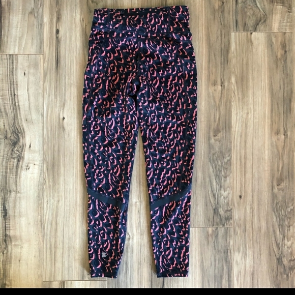 Sweaty Betty zero gravity pants - Picture 3 of 9